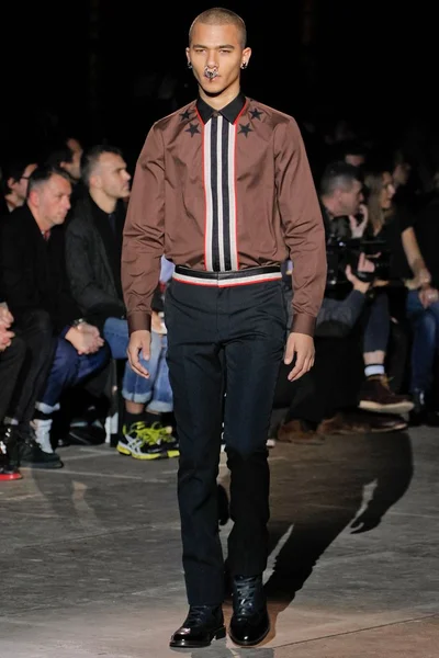 Look 25
